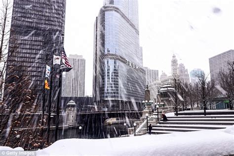 Chicago Blanketed In Snow During Winter Storm Ethan Daily Mail Online