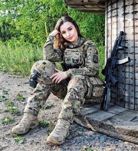 Girl Photos Mädchen In Uniform Fighter Girl Female Soldier Military Girl Military Women