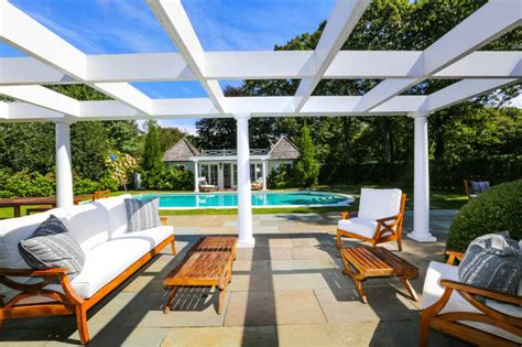 Rachael Ray Sells Multimillion Dollar Hamptons Home Pics Us Weekly