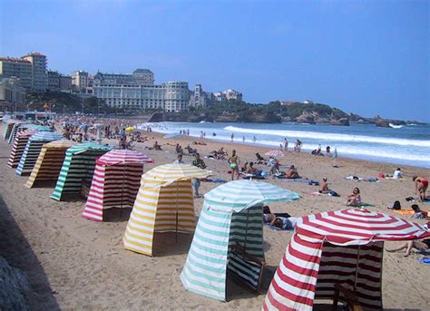 La campagne a la ville ,parking sécurisé mer a 10 minutes a pied 5 en voiture bayonne a 5 minutes en véhicule. Bask in Biarritz: Pays Basque in Southwest France