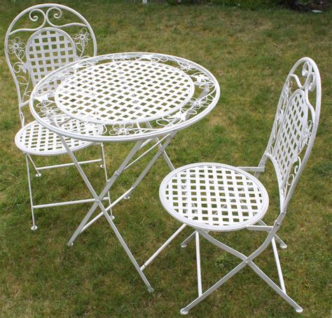 Small shabby chic garden table. WHITE FLORAL OUTDOOR FOLDING METAL ROUND TABLE AND CHAIRS ...