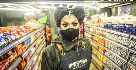 una discoteca gay se convierte en un supermercado atendido por drag queens el estímulo