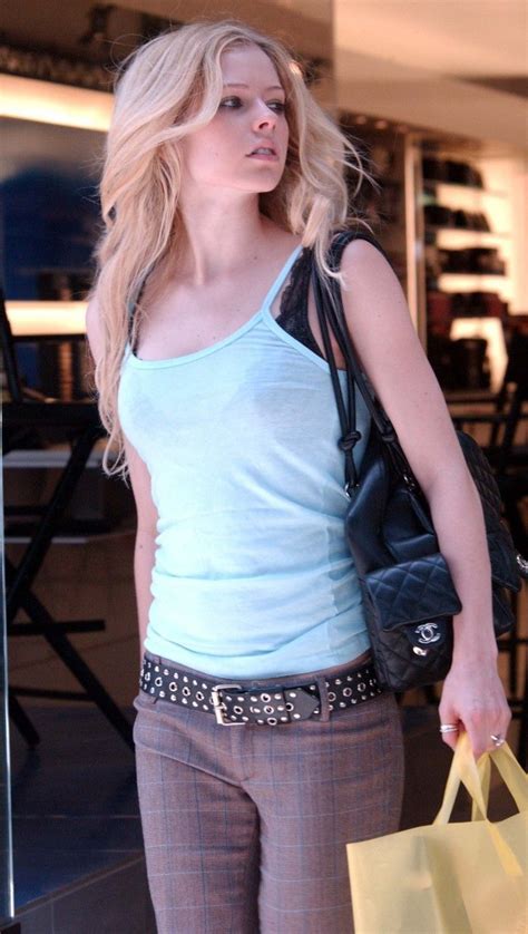 Pin By Cynthia Maxfield On Badass Women Avril Lavigne Avril Levigne