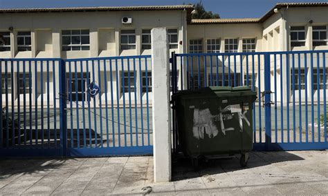 Νέα μέτρα και κλειστά σχολεία φέρνει η εκτόξευση των κρουσμάτων κορονοϊού στην ελλάδα ενώ η κατάσταση στις μεθ έχει χτυπήσει κόκκινο λόγω της αύξησης των εισαγωγών. Aυτά τα Σχολεία παραμένουν κλειστά λόγω covid-19