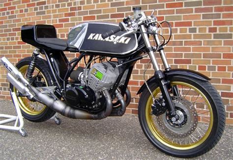 Created by pitstop in lowton.features a few hand made parts and lots of modified. Kawasaki KH750 2 Stroke Triple Cafe Racer