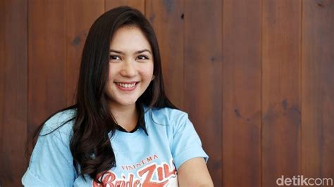 Foto jessica mila dan keluarga. Ortu Sempat Ingin Cerai karena Beda Agama, Jessica Mila ...