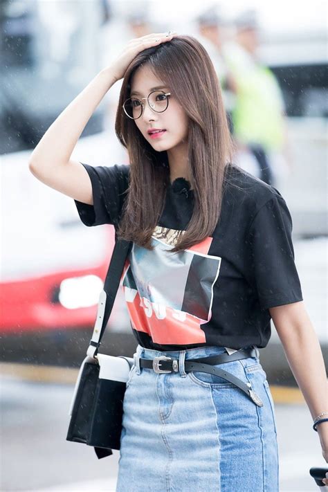 Tzuyu Korean Beauty Asian Girl Asian Glasses Hairstyles With Glasses Haircuts Straight Hair