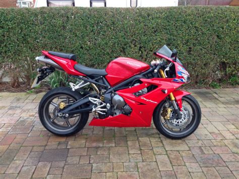 My wife and fellow motorcycle writer, allyn hinton, says, the daytona 675 is an awesome middleweight sport bike. 2007 Triumph Daytona 675
