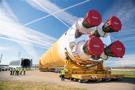 Nasa Finally Rolls Out Completed Core Of Its Massive New Rocket The Verge