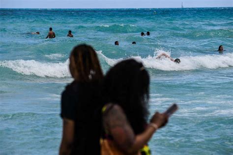 In Wake Of Wild Spring Break Scenes Miami Closes Beaches