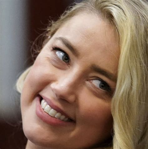Photo Amber Heard Bleaches Her Teeth Because She Thinks Shes The