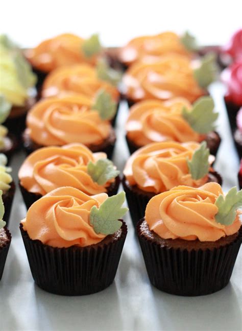 recipe pumpkin cupcakes with vanilla frosting sweetopia