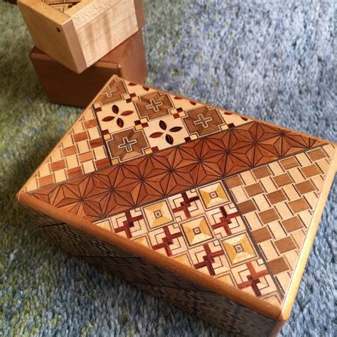 職人が作る日本の伝統が生きるパズル「箱根寄木細工の秘密箱」 北欧ミッドセンチュリーの家づくり
