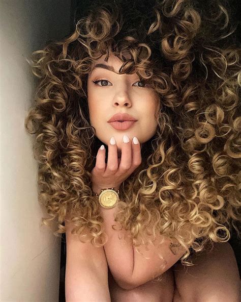 25 Photos That Will Make You Want Curly Bangs