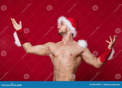 Homem Muscular Sexy No Uniforme De Santa Natal Novo Imagem De Stock Imagem De Caucasiano