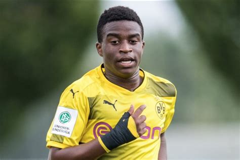 Profile page for borussia dortmund player youssoufa moukoko. Chi è Youssoufa Moukoko: il futuro erede di Haaland al ...