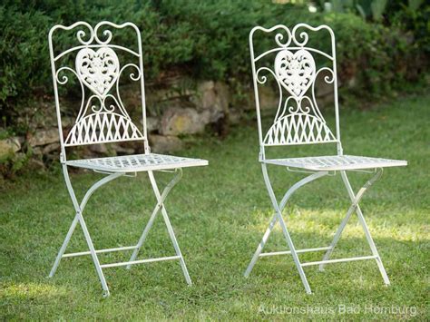 Maybe you would like to learn more about one of these? Gartentisch und 2 Stühle Bistrotisch Eisen Garten antik ...