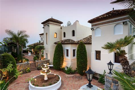 Stylish 6-Bed Luxury Villa in Estepona with a Pool - Luxury Villa Collection