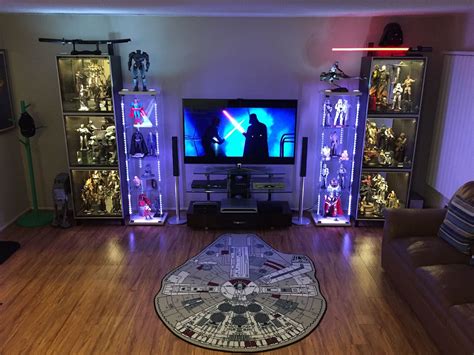 Here are some of our own diy geek home projects: Sideshow Featured Collector Abril Reyes | Nerd room, Geek ...