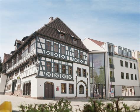 Obwohl recht ruhig gelegen, ist es gut mit bus und straßenbahn erreichbar. Lutherhaus Eisenach