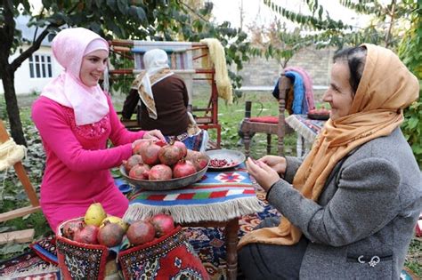 ナルバイラミ、伝統的なザクロの祭りと文化、アゼルバイジャン aloai
