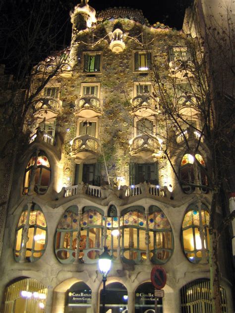 I'm writing in both english and spanish, and there's also a translate button in the top. Gaudi Haus in Barcelona Foto & Bild | architektur ...