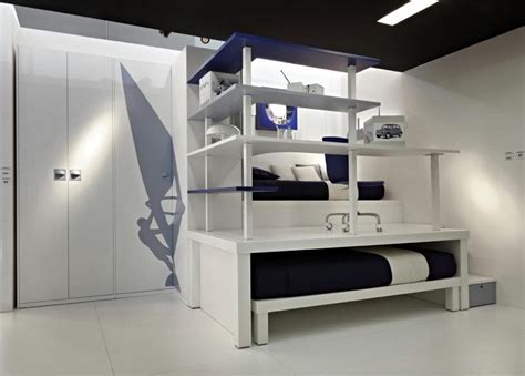 Cool Teen Bedrooms Using Black And White Interior Theme