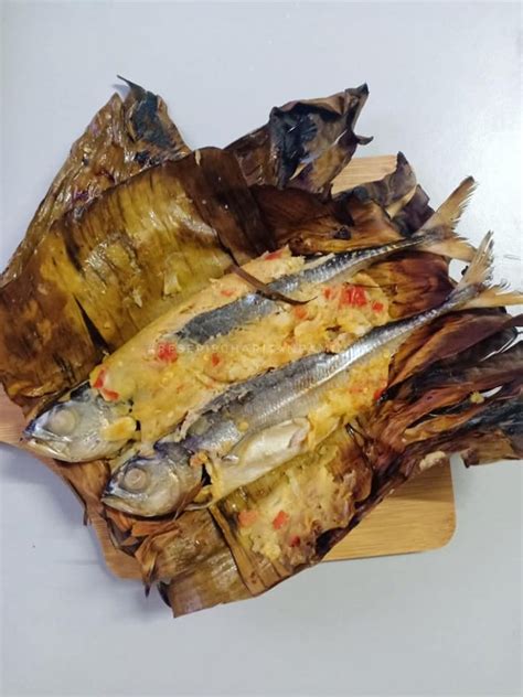 4 ekor ikan cencaru ~ siang, cuci bersih dan belah belakangnya sedikit garam sedikit kunyit 1 sudu besar gula pasir atau gula melaka minyak untuk menumis & mengoreng. Resepi Ikan Cencaru Sumbat Tempoyak. Walaupun Dengar Macam ...