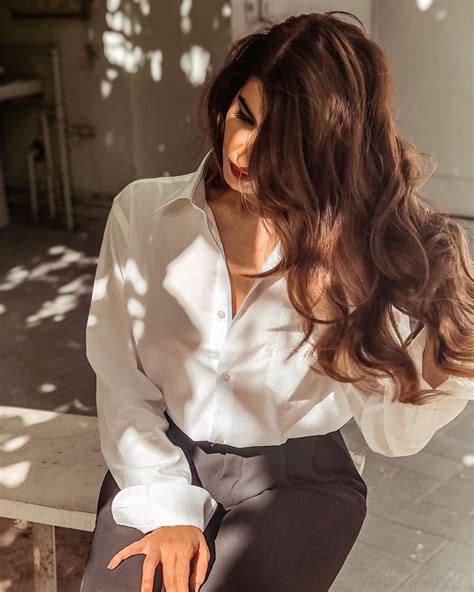 hareem farooq is looking gorgeous in her pictures from instagram reviewit pk