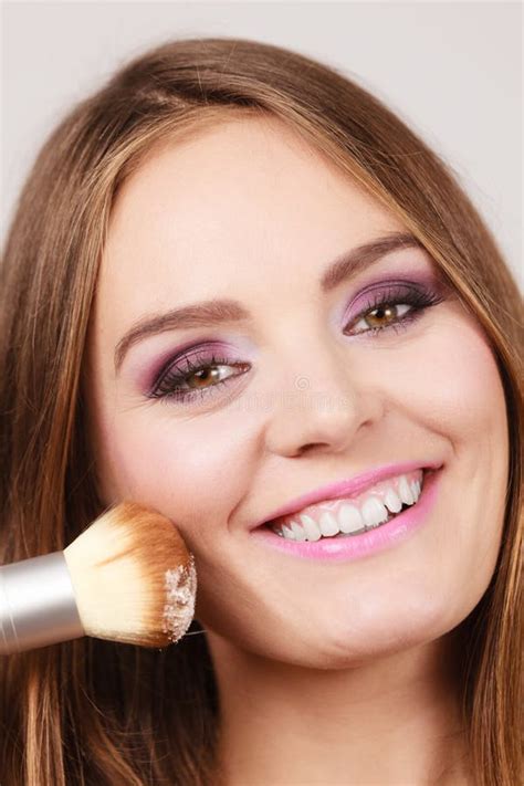 Woman Applying Loose Powder With Brush To Her Face Stock Photo Image Of Cosmetic Smile