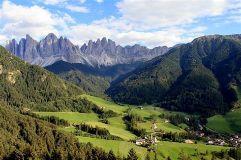16 Beautiful Mountain Towns In Europe Beautiful Mountains Mountain