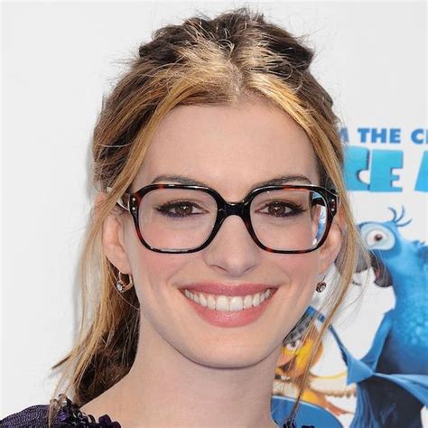 Anne Hathaway At The Premiere Of Rio In Glasses Mischa Barton Glasses Girls With Glasses