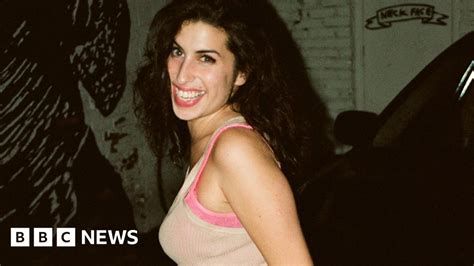 Unseen Amy Winehouse Photos Show Star Before Fame And Addiction Bbc News