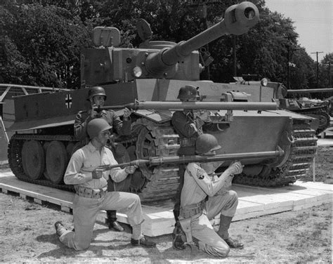 타이거 1 전차와 미군 M1A1 바주카 대전차 로켓런처 Tiger 1 Tank US M1A1 Bazooka antitank