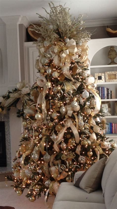 When decorating your home for christmas, the tree is the most important part of your holiday scheme, which can be designed in traditional colors or with a more glamorous effect. 25+ Christmas Tree Decoration Ideas - The Xerxes