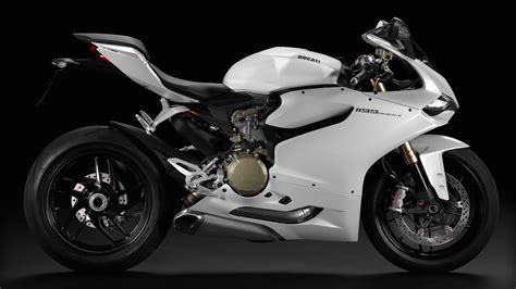 The motorcycle is named after the small manufacturing town of borgo panigale. DUCATI 1199 Panigale - 2011, 2012 - autoevolution