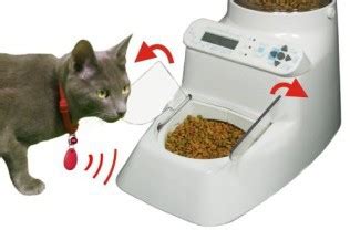 It comes with a power cord. Wireless Whiskers Pet Feeder Review - Does This Selective ...