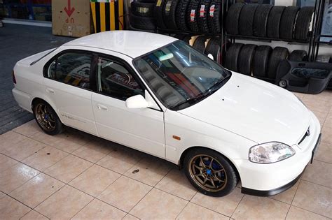 Someone Is Trying To Sell A 2000 Honda Civic Sir For Php 245 Million