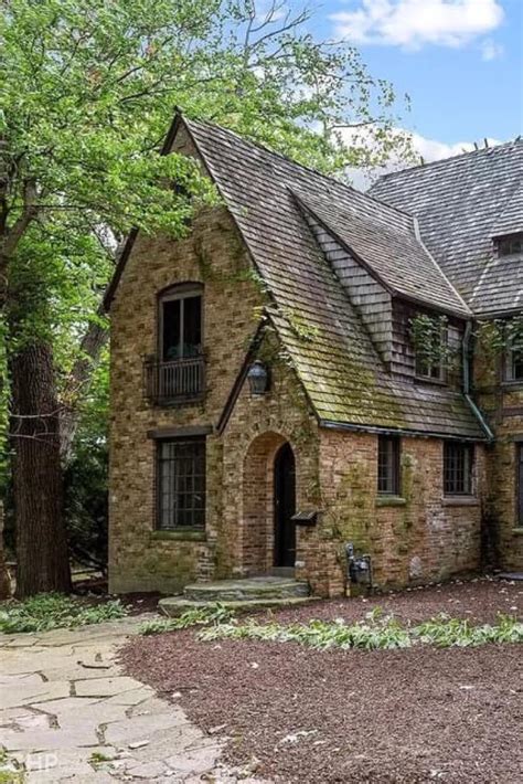 1928 Fixer Upper For Sale In Deerfield Illinois — Captivating Houses