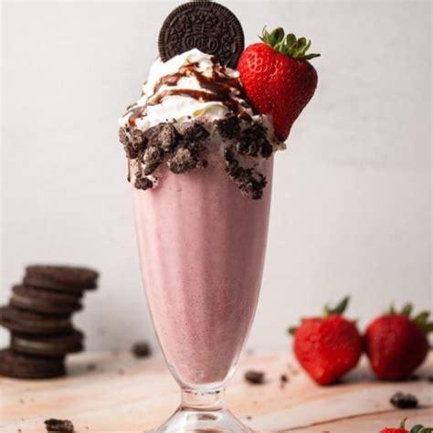 Quick 3 Ingredient Strawberry Oreo Milkshake — Marleys Menu