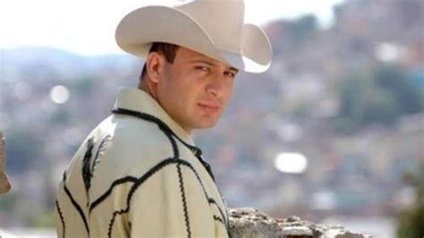 Nuevo Disco De Valentín Elizalde Junto A Calibre 50 Causa Polémica En