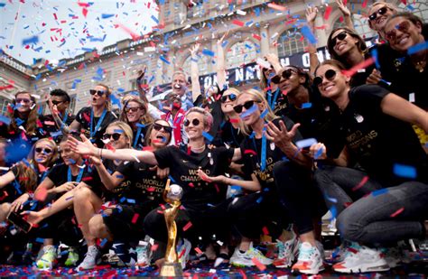 Photos Womens World Cup Soccer Champions Parade Through Canyon Of