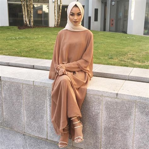 sabinahannan simple tan abaya street hijab fashion modest fashion hijab hijabi outfits abaya