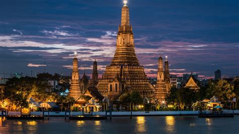 Beautiful Buildings Wat Arun In Night