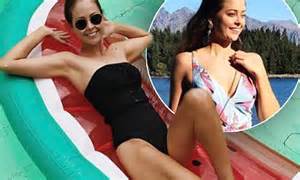 The Bachelor S Lana Jeavons Fellows Flaunts Thighs And Frame As She Relaxes Daily Mail Online