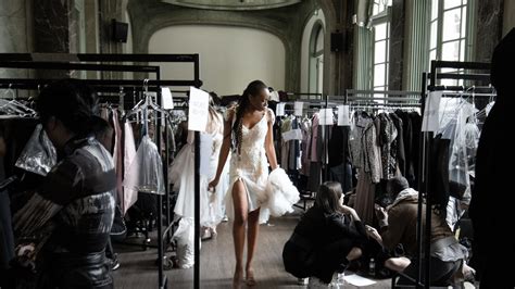 How To Work Backstage At New York Fashion Week Maria Hedian