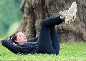 Margot Robbie Showcases Figure In Leggings During Exercise Regime