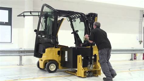 Yale Electric Forklift Trucks Battery Removal With Battery Exchange