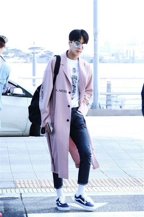20 Male K Pop Idols That Proved Anyone Can Look Gorgeous In Pink Koreaboo