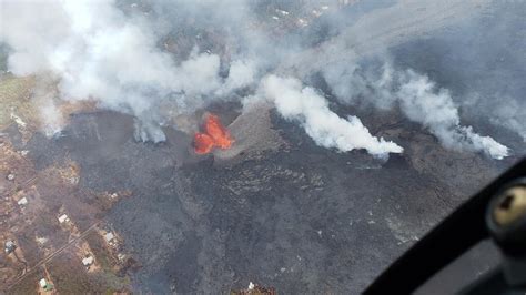 Earthquake At Kilauea Volcano Summit Shakes Hawaiis Big Island Sends